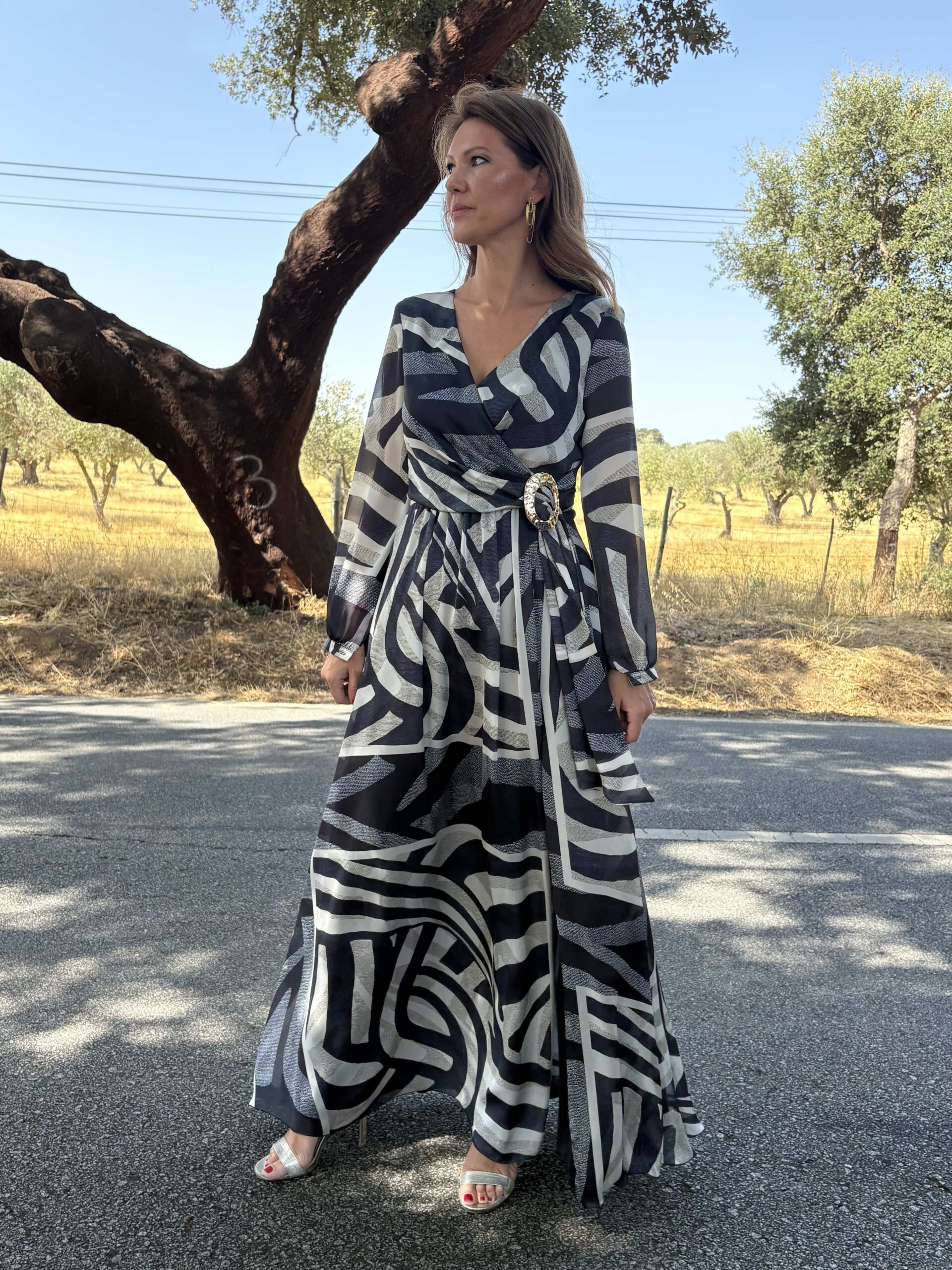 Vestido broche de Carla Ruiz - Imagen 2